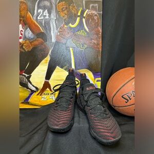 Nike LeBron 16 GS “FRESH BRED” Basketball Shoes. Women’s size 7/Youth size 5.5